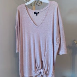 Relaxed V-Neck Three Quarter Sleeve Tee